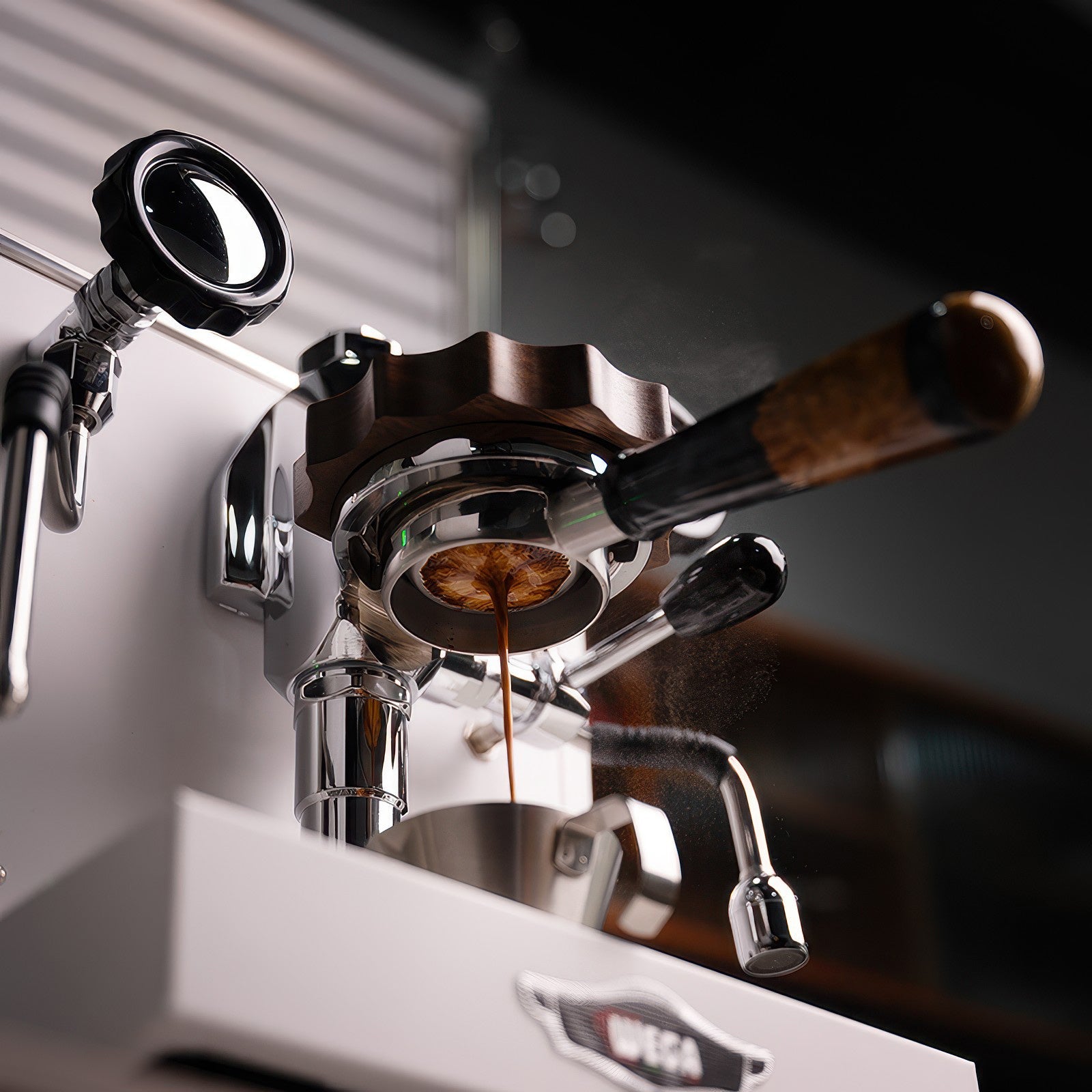 Bottomless Portafilter, Walnut and Resin Handle