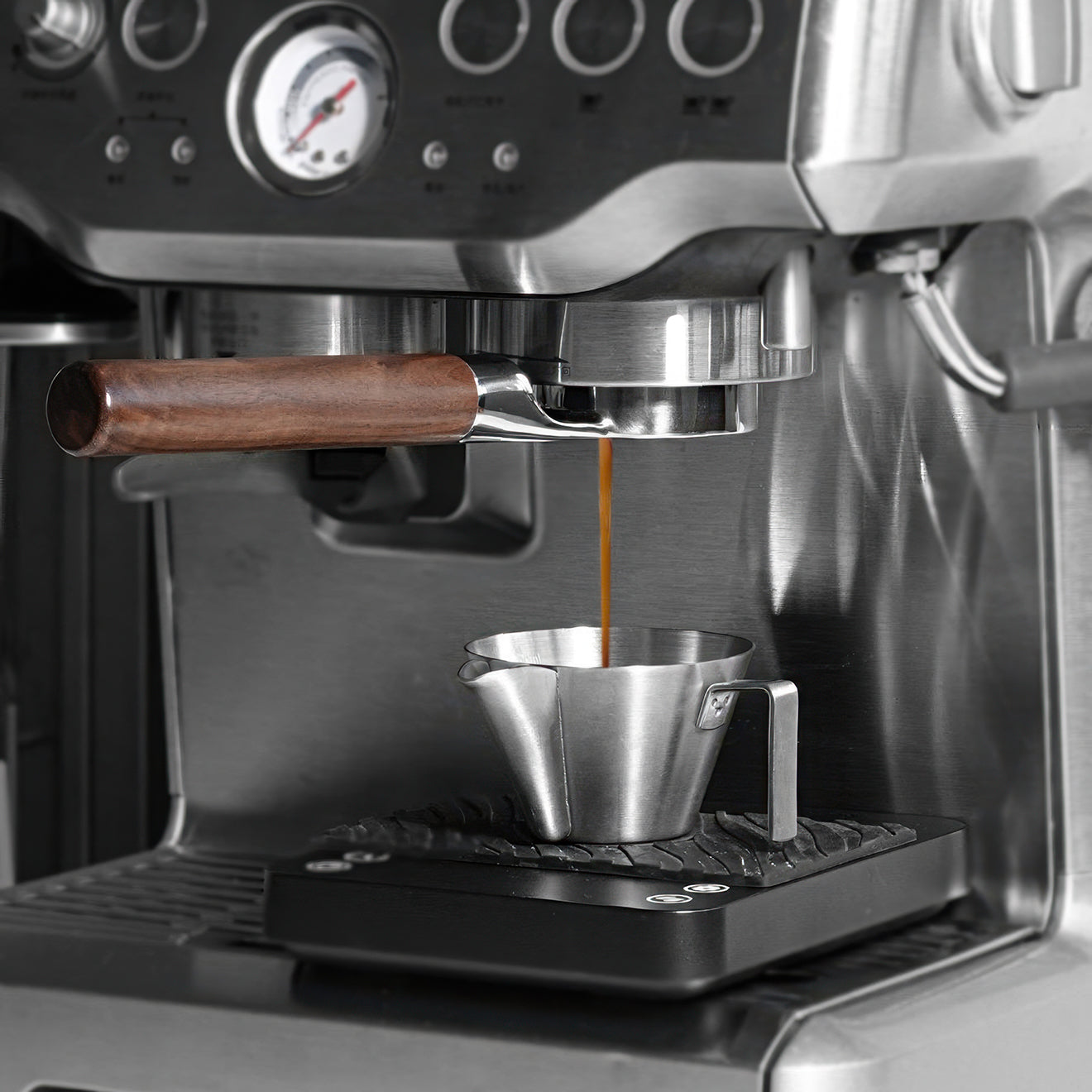 Flat-Bottom Bottomless Portafilter, Walnut