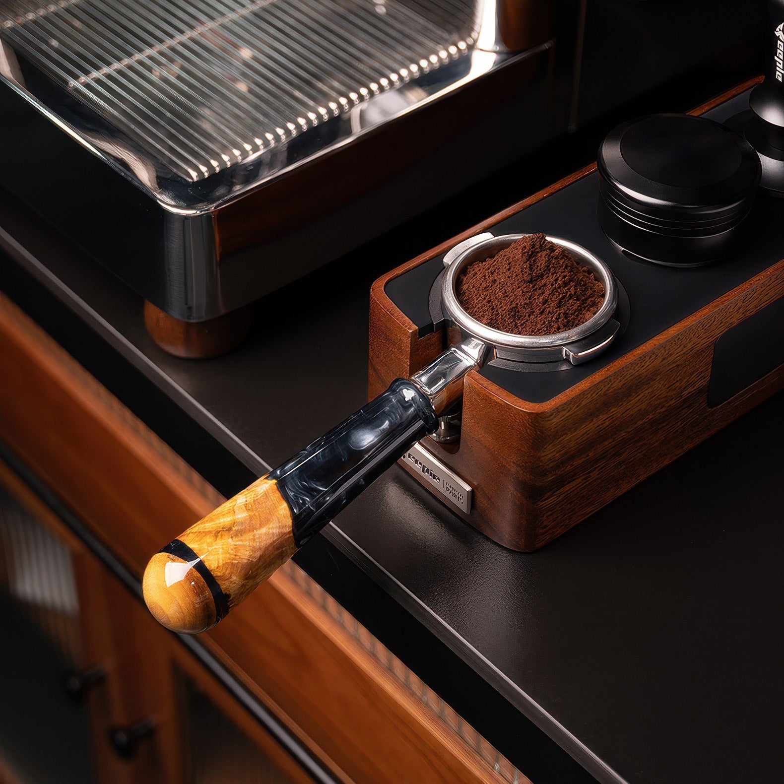 Bottomless Portafilter, Walnut and Resin Handle